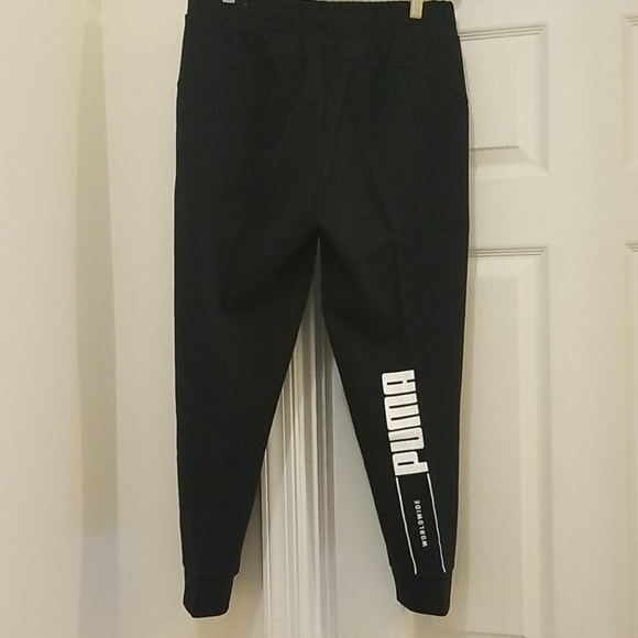 Puma jogging set, like new condition. Includes sweatshirt and jogger pants - Picture 4 of 14